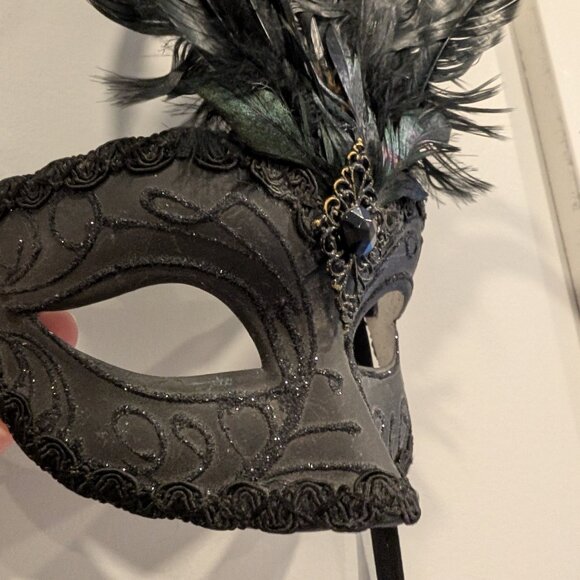 Two Venetian masks made in Italy - Picture 1 of 8